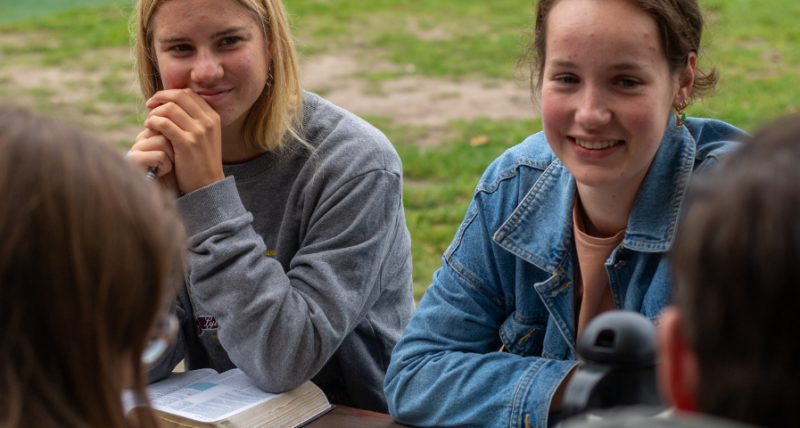 Standvastig in je geloof tijdens je studie: waarom kerk en studentenvereniging beiden belangrijk zijn.}